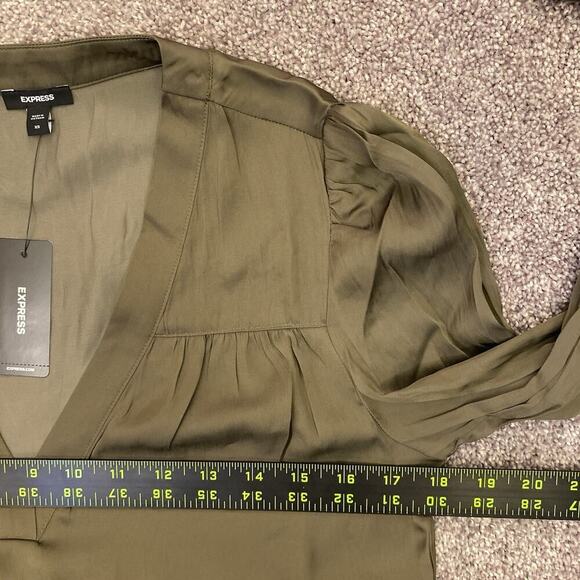 Express Women's Satin V-Neck Cuff Sleeve Top Olive Green Size XS - NWT $58 - Picture 9 of 15